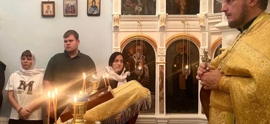 Священник рассказал студентам о праздновании дня небесного покровителя