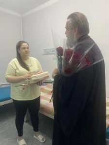 Священник посетил пациенток родильного отделения Буденновской районной больницы3 Священник посетил пациенток родильного отделения Буденновской районной больницы3